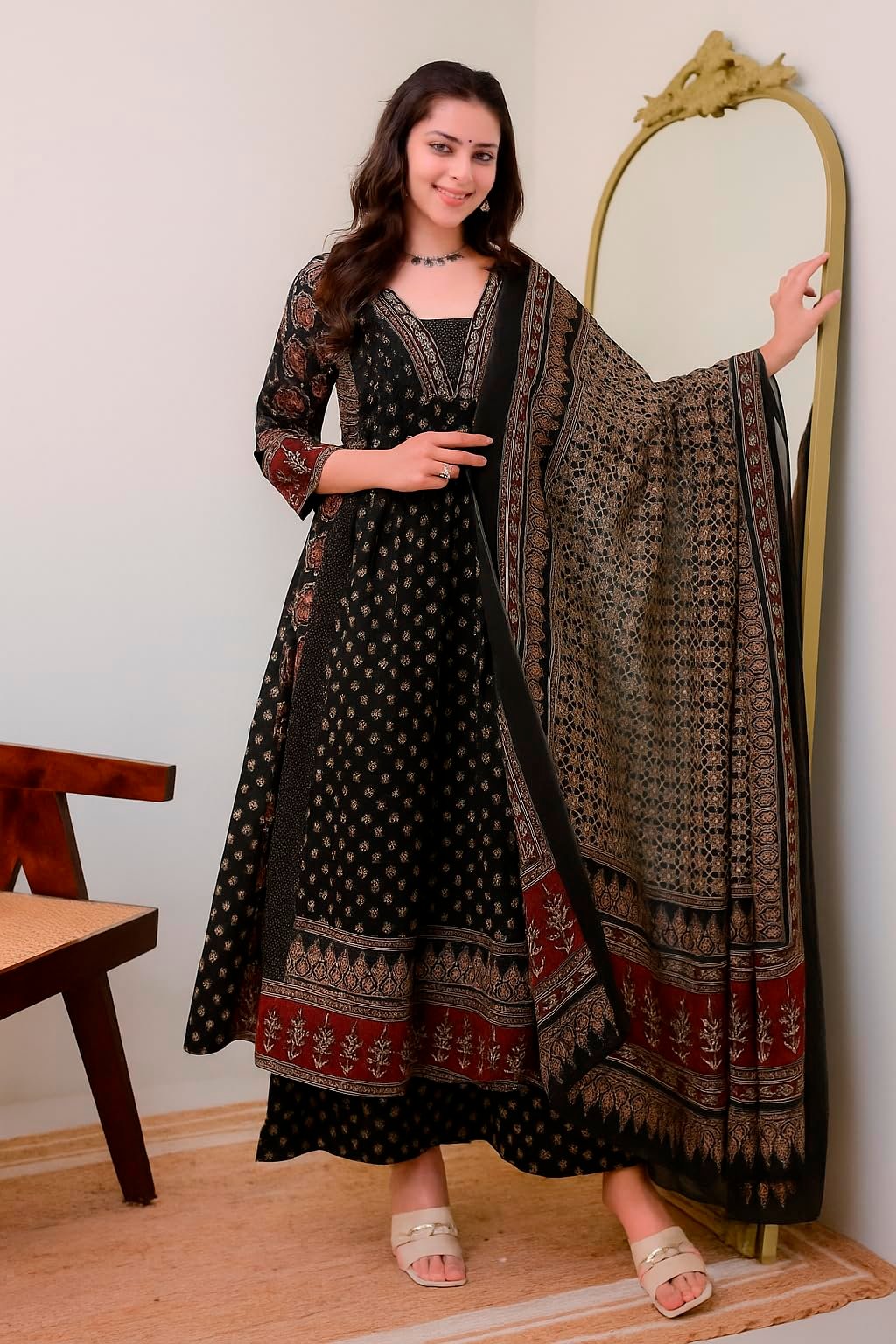 KLOSIA Women Printed Anarkali Kurta and Pant Set with Dupatta Black
